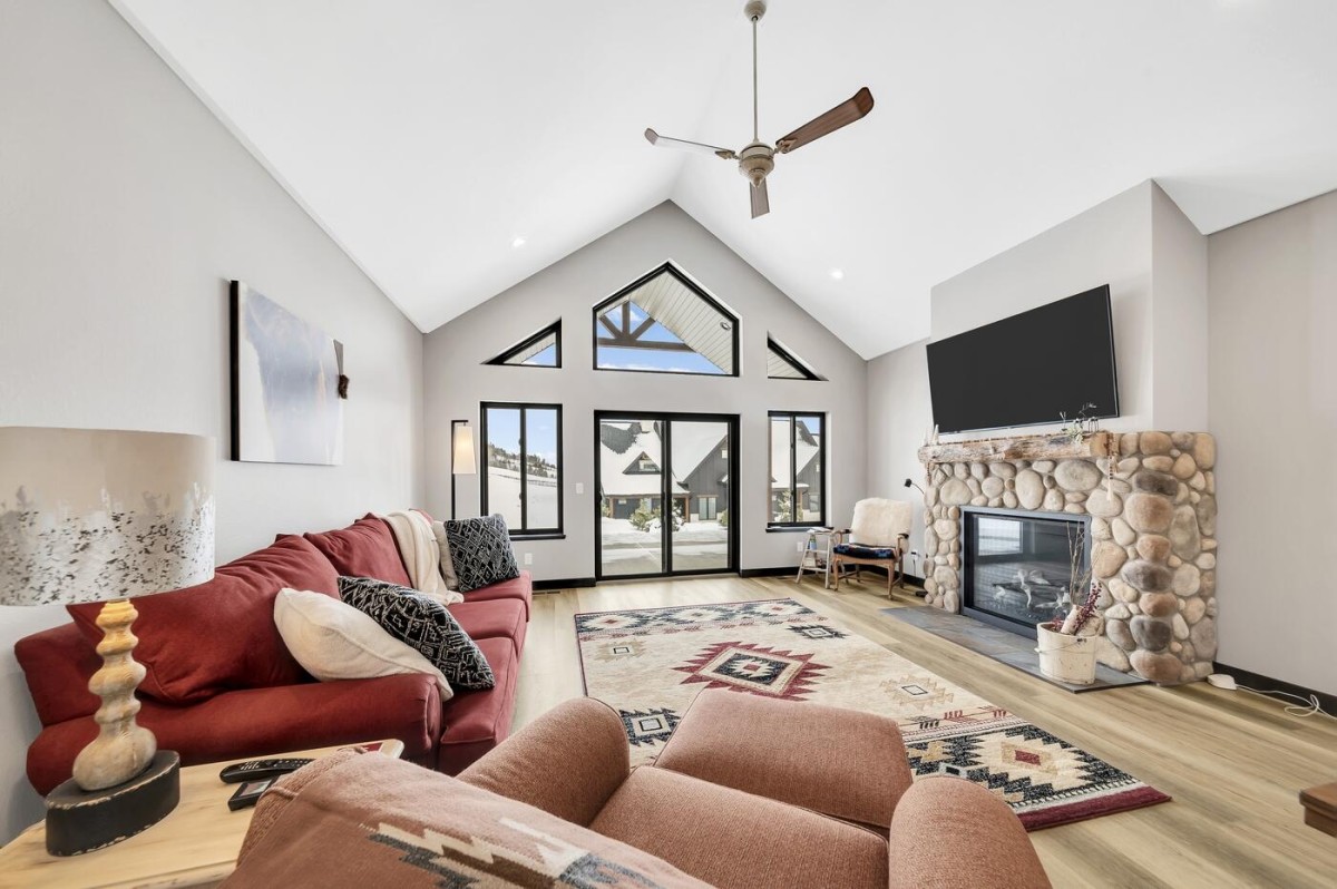 Black Hills Premier Vacation Homes-Harvest Hideaway-image-1