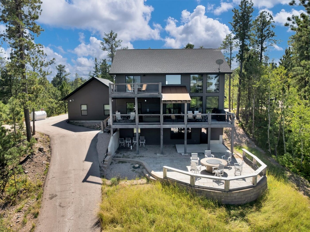 Black Hills Premier Vacation Homes-Whispering Woods Peak-image-1