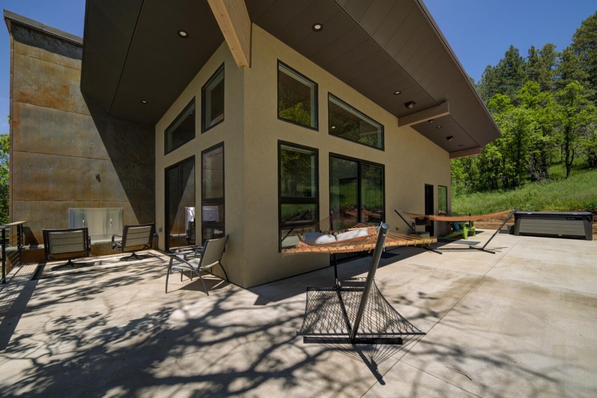 Master Porch- Lounger and Gas Fireplace