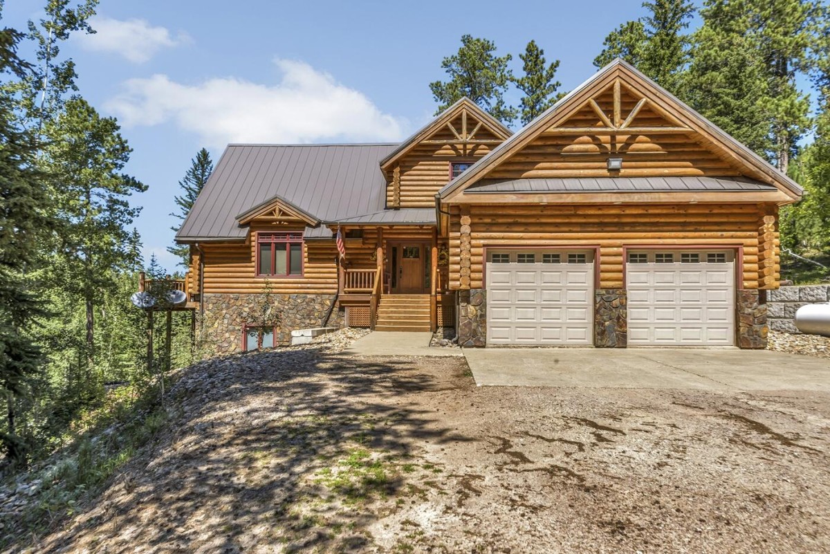 Black Hills Premier Vacation Homes-Moonshadow Lodge-image-1