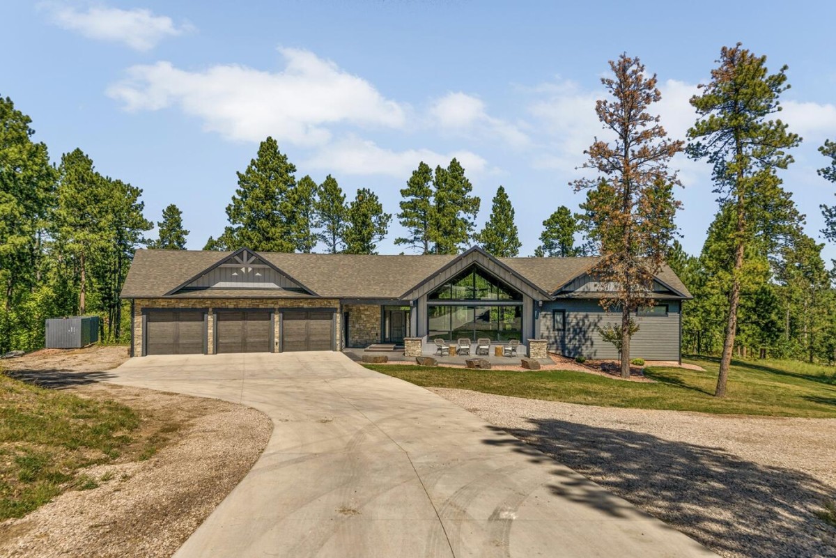 Black Hills Premier Vacation Homes-Bent Nickel-image-1