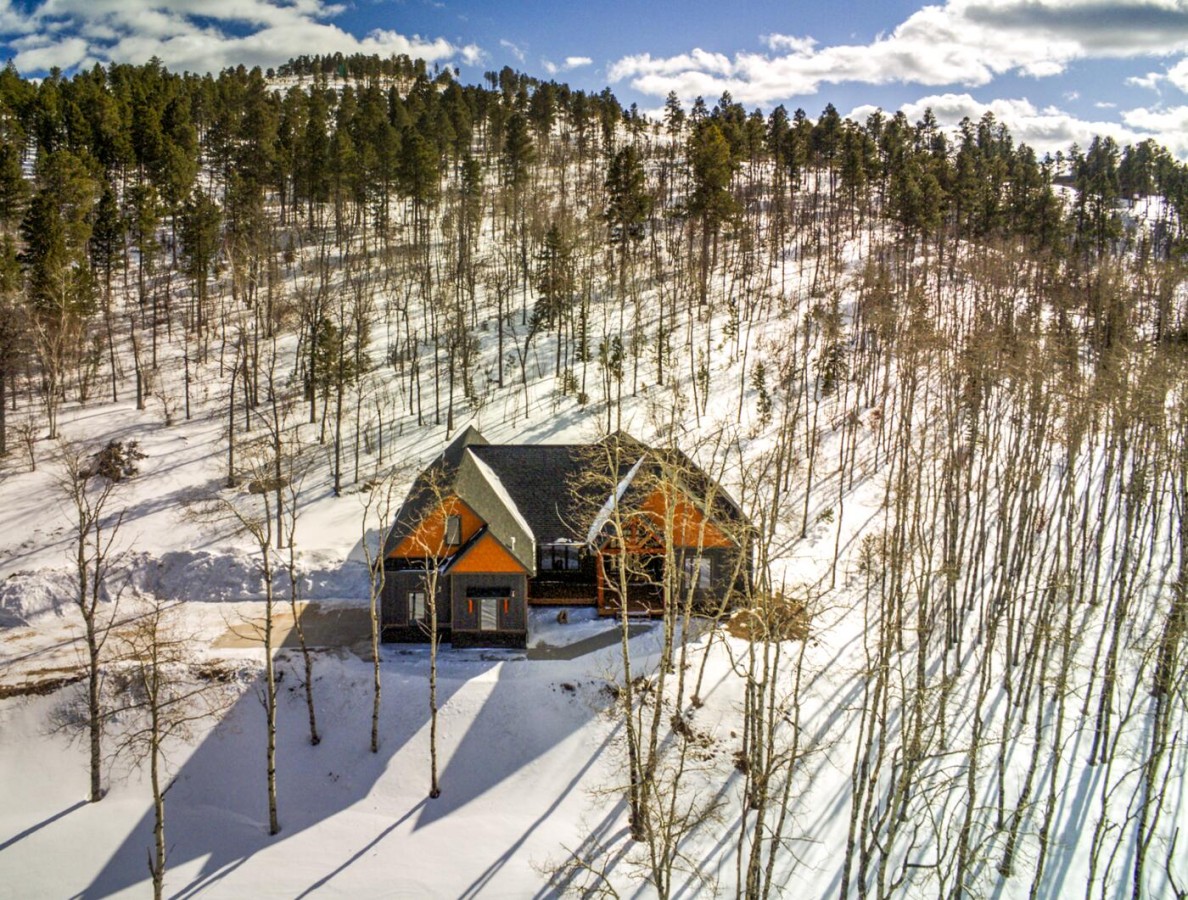 Black Hills Premier Vacation Homes-Midnight Lodge-image-1